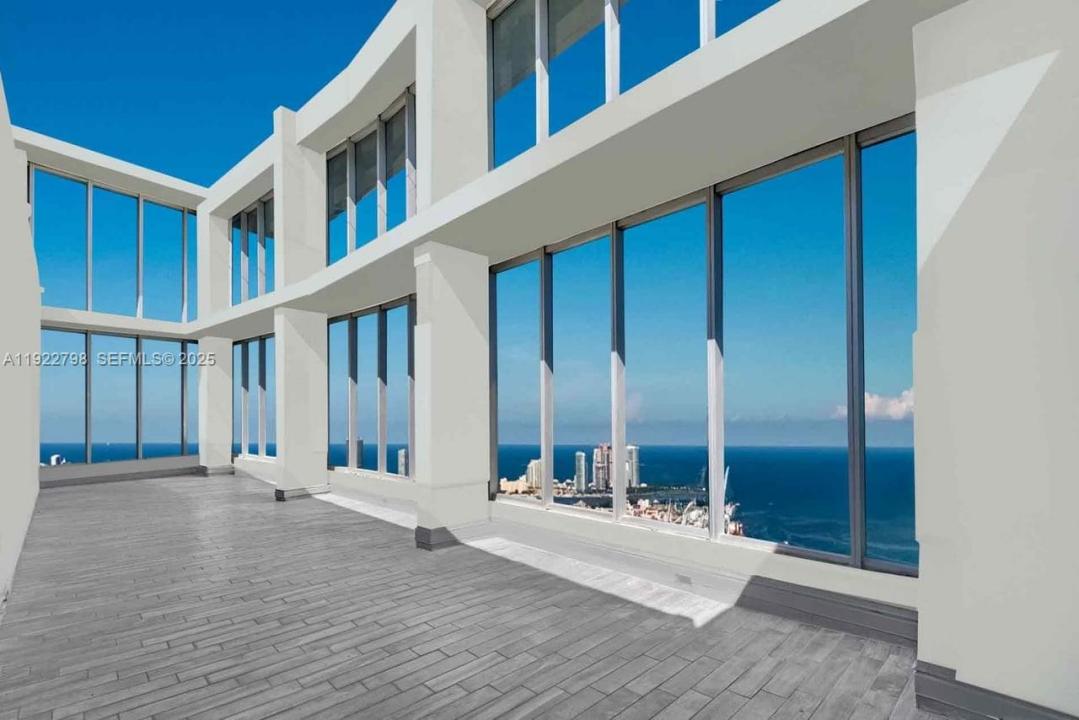 465 Brickell Ave 5701, Miami, Florida 33131, USA