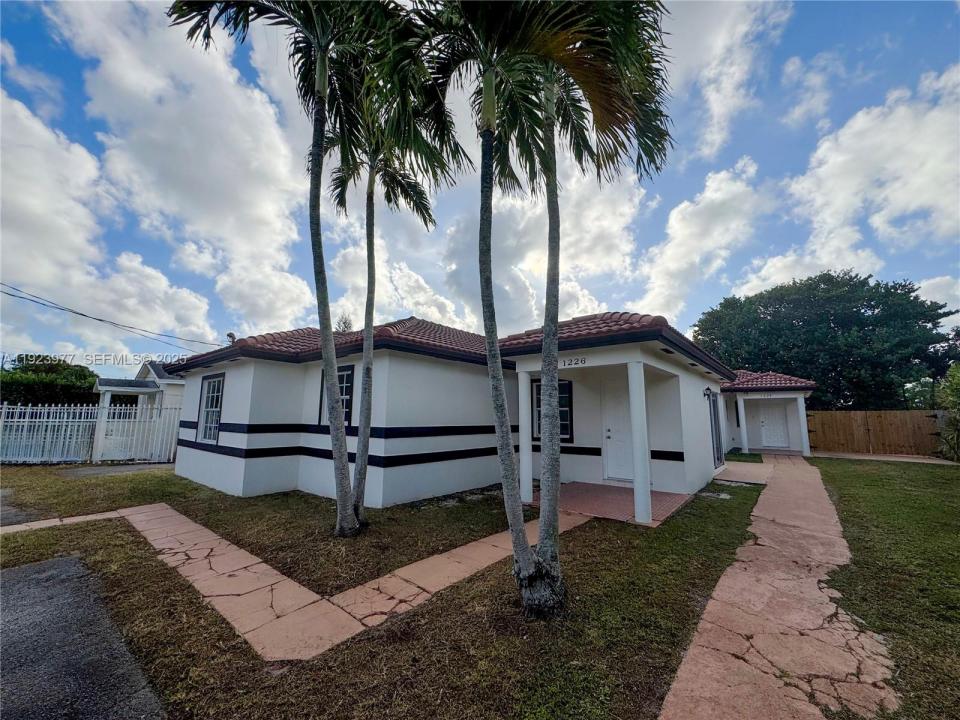 1224 SW 76th Ct, Miami, Флорида 33144, Соединенные Штаты