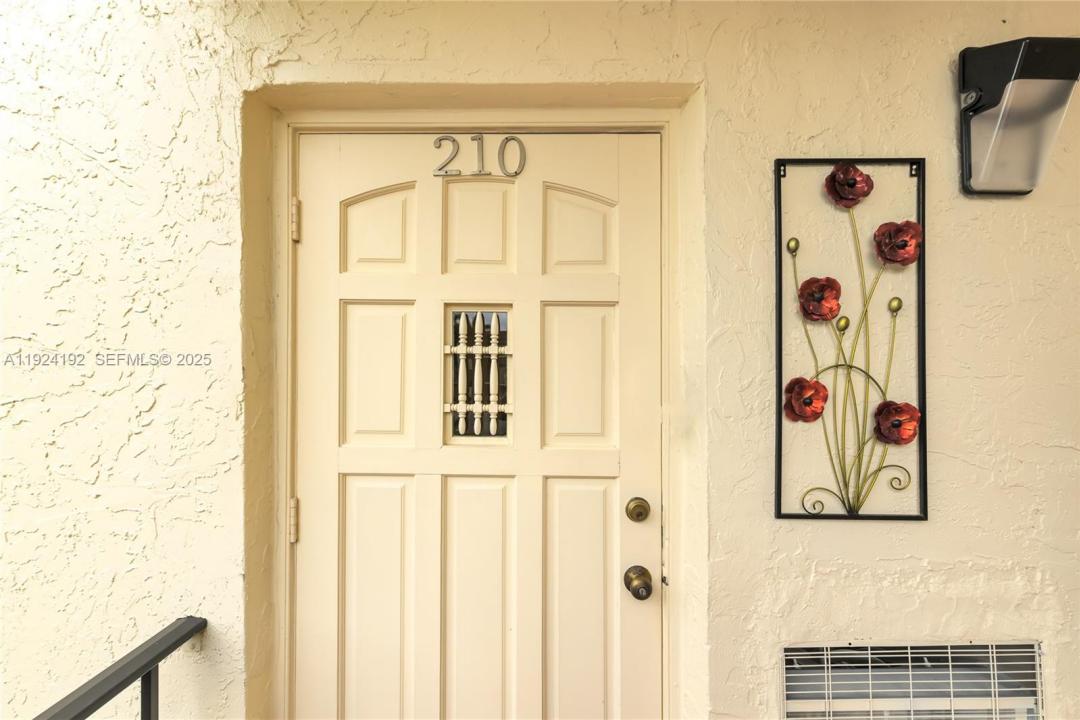 9800 N Hollybrook Lake Dr 210, Pembroke Pines, Florida 33025, Estados Unidos