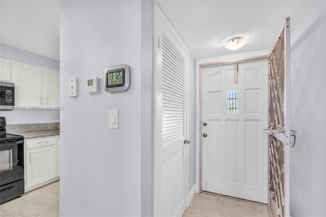 9800 N Hollybrook Lake Dr 210, Pembroke Pines, Florida 33025, Estados Unidos