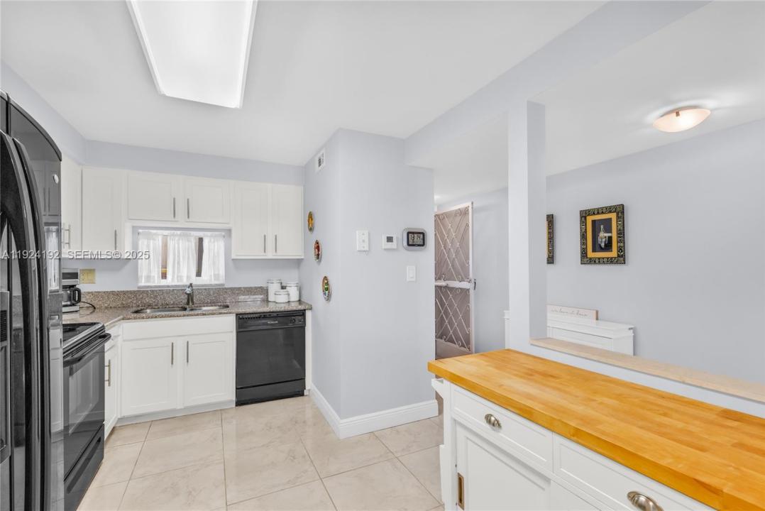 9800 N Hollybrook Lake Dr 210, Pembroke Pines, Florida 33025, Estados Unidos