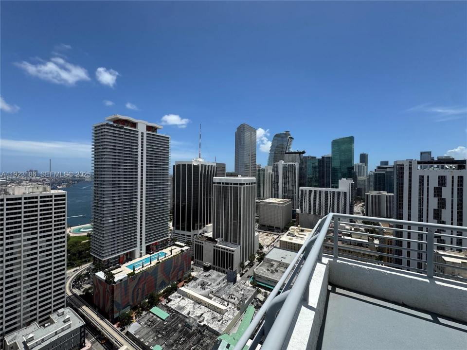 133 NE 2nd Ave 3612, Miami, פלורידה 33132, ארצות הברית של אמריקה 