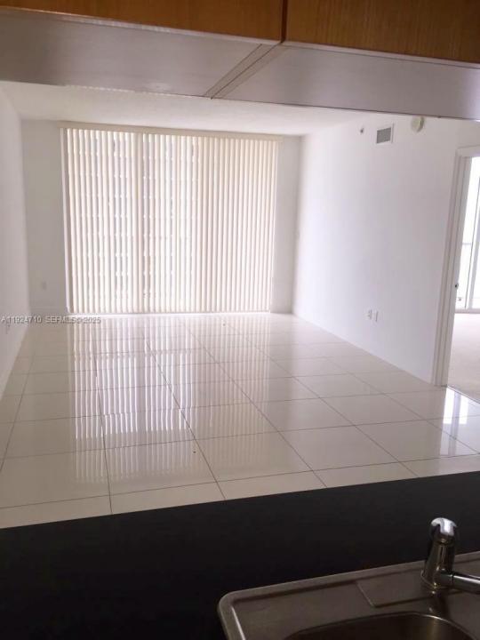 1750 N Bayshore Dr 5105, Miami, Florida 33132, Estados Unidos