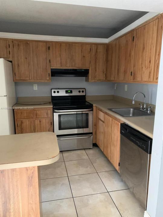 20320 NE 3rd Ct 7, Miami, Florida 33179