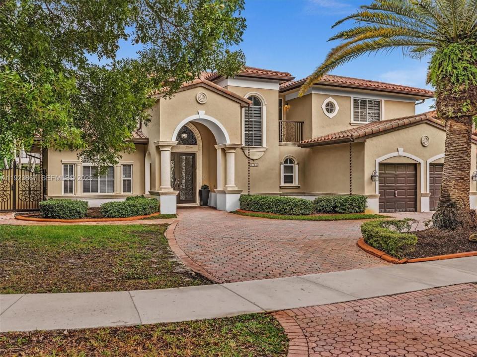 8123 NW 161st Ter, Miami Lakes, Florida 33016