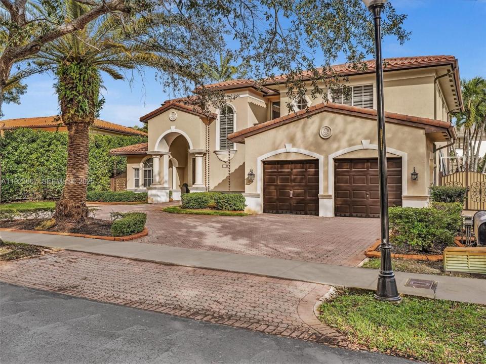 8123 NW 161st Ter, Miami Lakes, Florida 33016