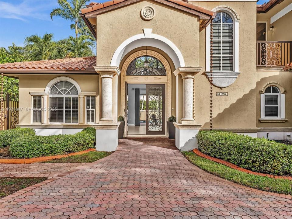 8123 NW 161st Ter, Miami Lakes, Florida 33016