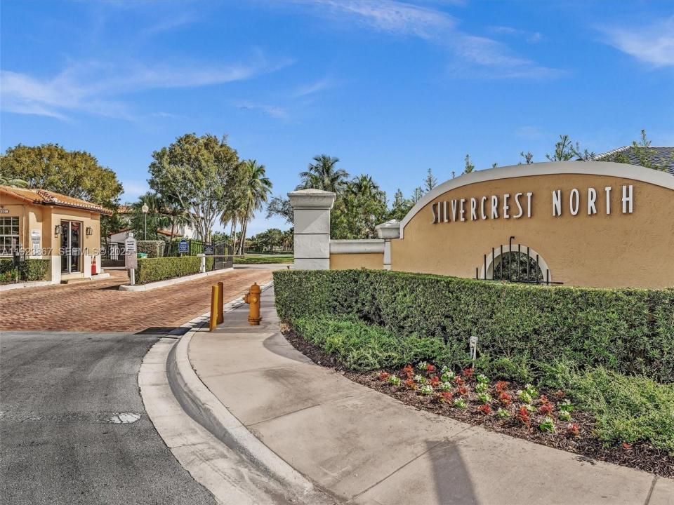 8123 NW 161st Ter, Miami Lakes, Florida 33016