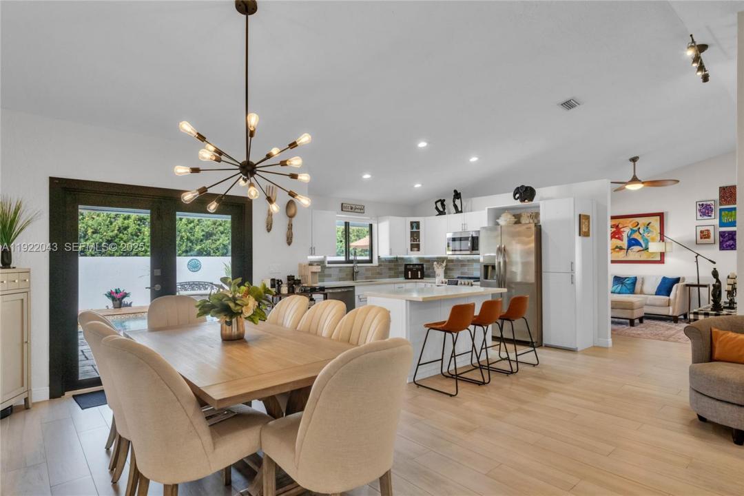 8445 NW 165th Ter, Miami Lakes, فلوريدا 33016, الولايات المتحدة