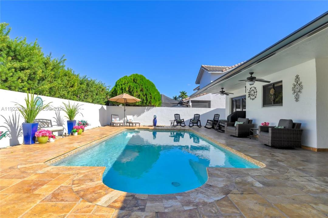 8445 NW 165th Ter, Miami Lakes, فلوريدا 33016, الولايات المتحدة