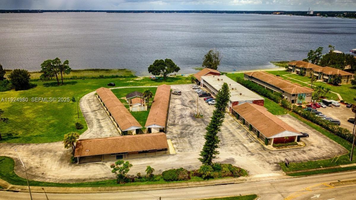 1001 LAKEVIEW DRIVE, Sebring, Florida 33870