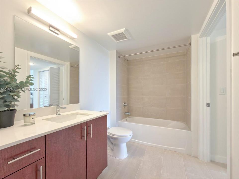 11239 NW 4th Ter C1.2, Sweetwater, Floride 33172, États-Unis