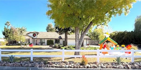 Broken Arrow Cir, Menifee, קליפורניה 92584, ארצות הברית של אמריקה