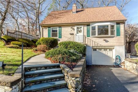 29 Julien Street, Smithfield, RI 02917, USA