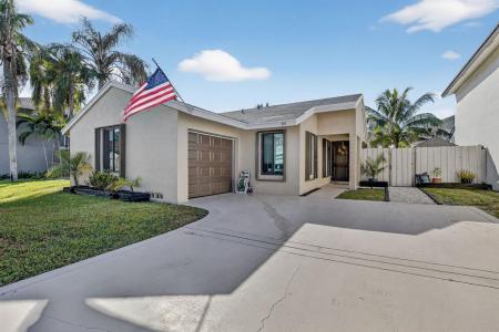 691 Willow Grove Ter, Davie, Florida 33325