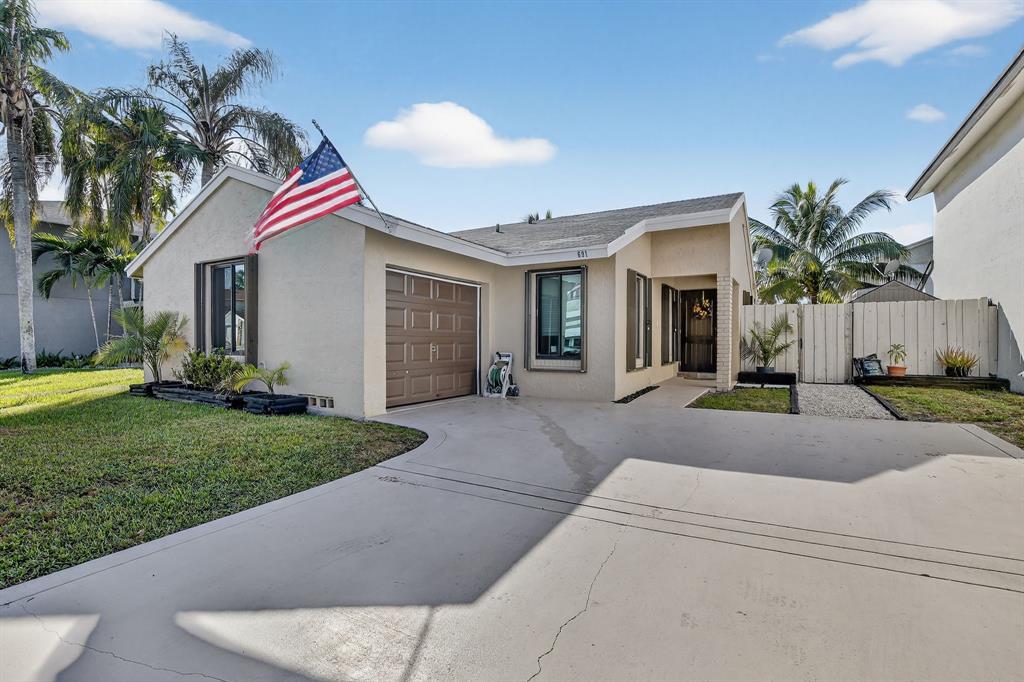 691 Willow Grove Ter, Davie, Florida 33325