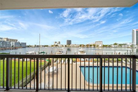 200 Golden Isles Dr 203, Hallandale Beach, Florida 33009, USA