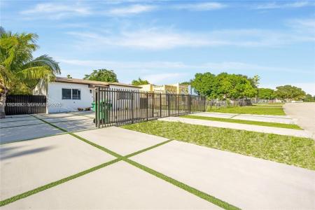 911 Sharar Ave 1, Opa-Locka, فلوريدا 33054, الولايات المتحدة