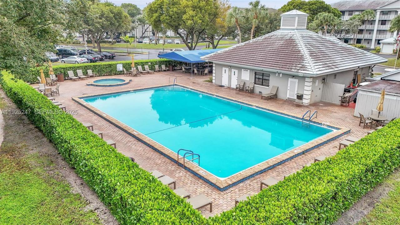 1703 Whitehall Dr 301, Davie, Florida 33324