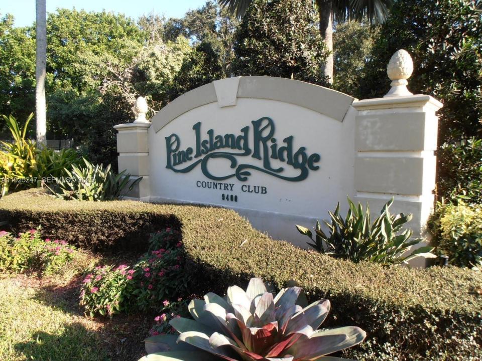 1703 Whitehall Dr 301, Davie, Florida 33324