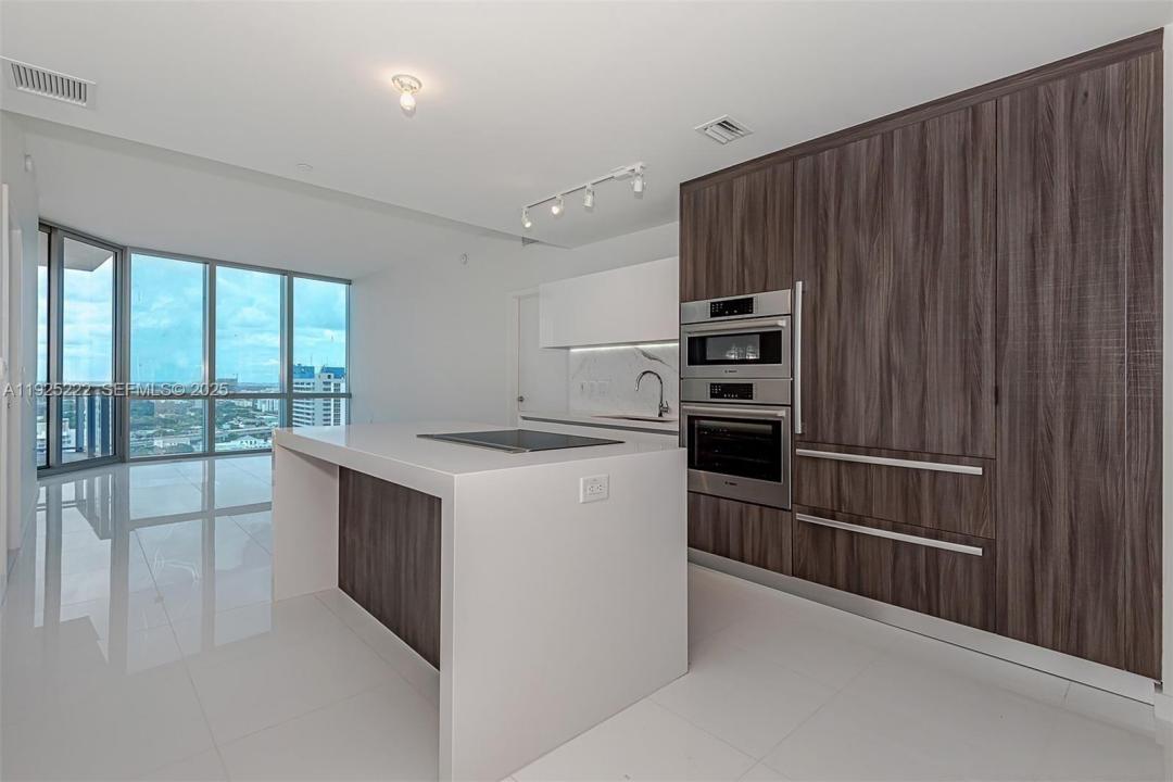 851 NE 1st Ave 1608, Miami, Floride 33132, États-Unis