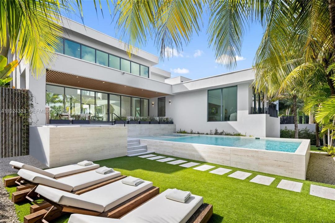 773 NE 77th Ter, Miami, Флорида 33138, Соединенные Штаты