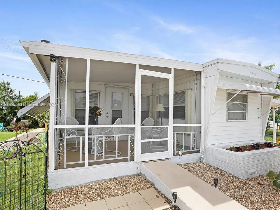 8616 SW 16th Pl, Davie, Florida 33324