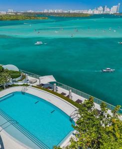 1135 103rd St 402, Bay Harbor Islands, Floryda 33154, USA