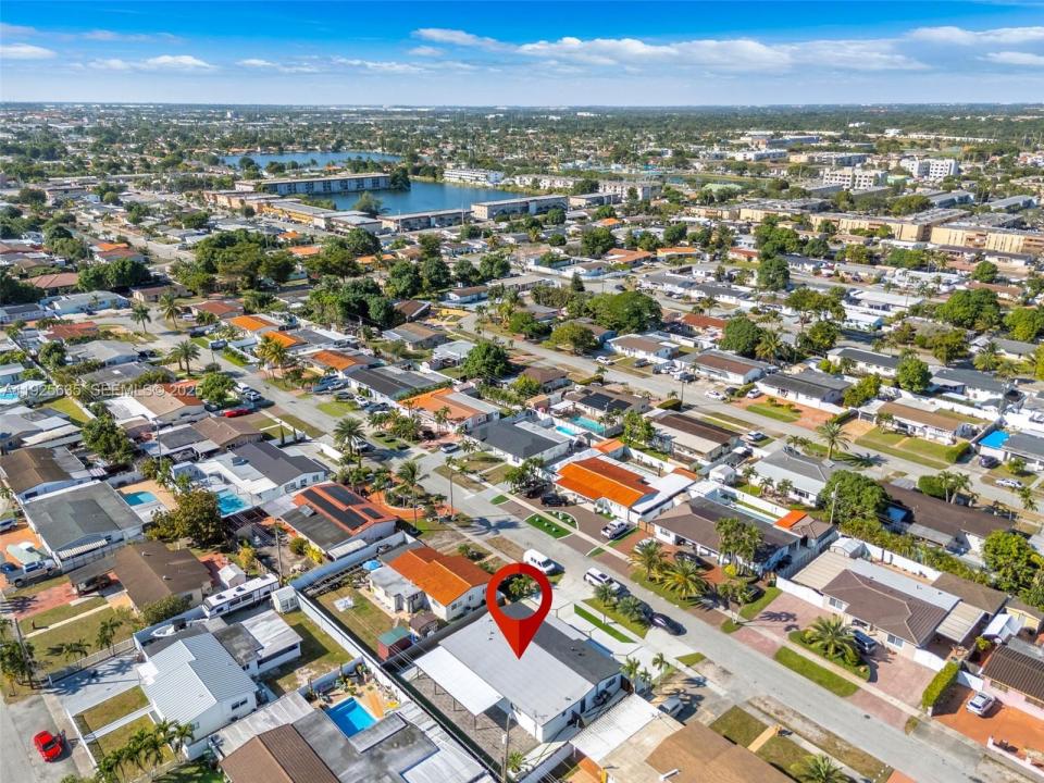 864 W 69th Pl, Hialeah, فلوريدا 33014, الولايات المتحدة