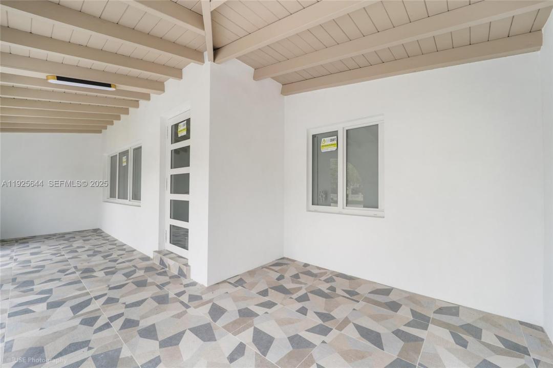 1654 SW 18th Ave 1, Miami, Floryda 33145, USA