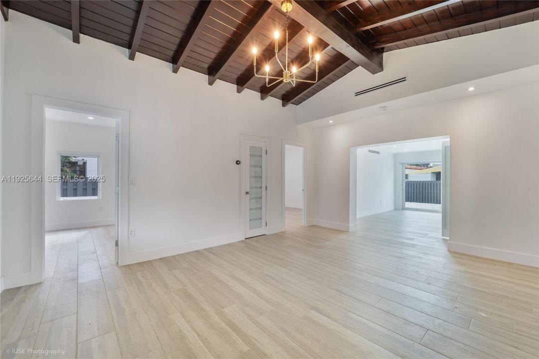 1654 SW 18th Ave 1, Miami, Floryda 33145, USA