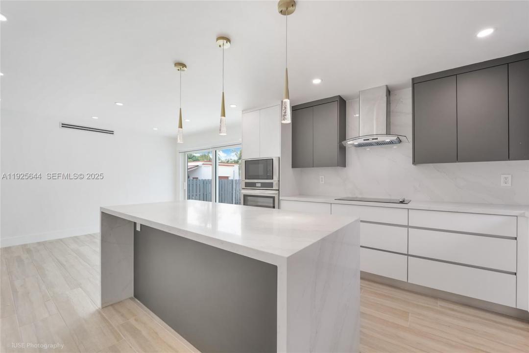 1654 SW 18th Ave 1, Miami, Floryda 33145, USA