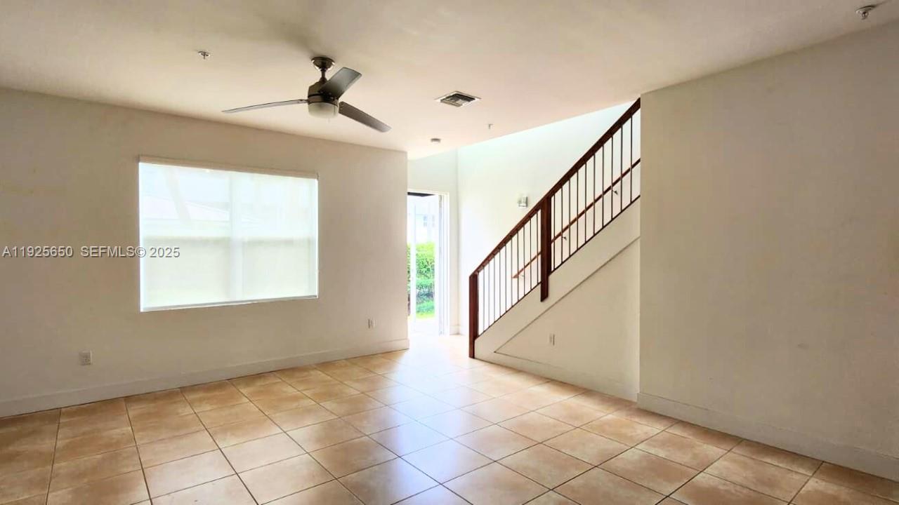 460 NE 35th Ct 5, Oakland Park, Florida 33334