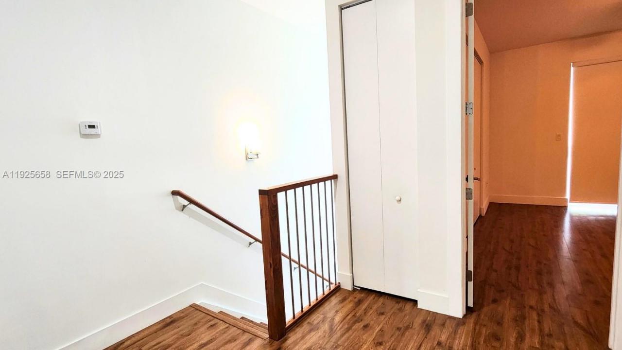 460 NE 35th Ct 4, Oakland Park, Florida 33334