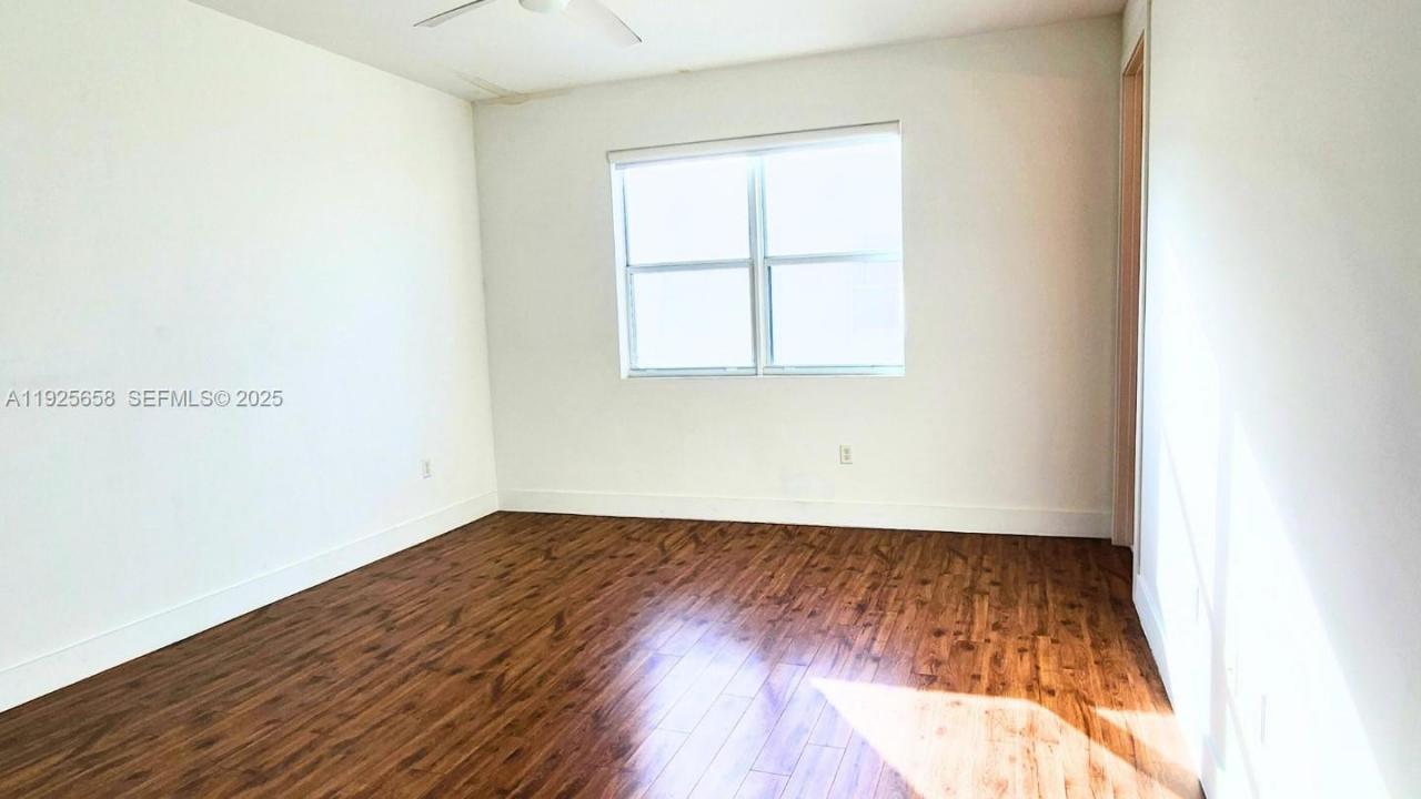 460 NE 35th Ct 4, Oakland Park, Florida 33334