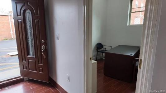 235 Hillside Avenue, North Hempstead, Нью-Йорк 11596, Соединенные Штаты