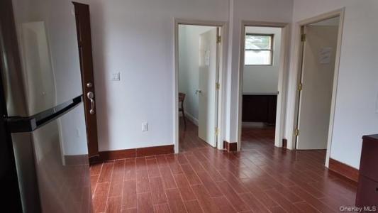 235 Hillside Avenue, North Hempstead, Нью-Йорк 11596, Соединенные Штаты