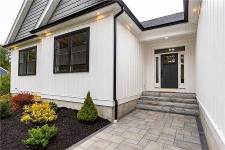 92 White Pines Trail, Charlestown, Rhode Island 02813, États-Unis