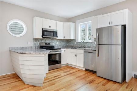 427 Spring Street 1, Newport, Rhode Island 02840, USA