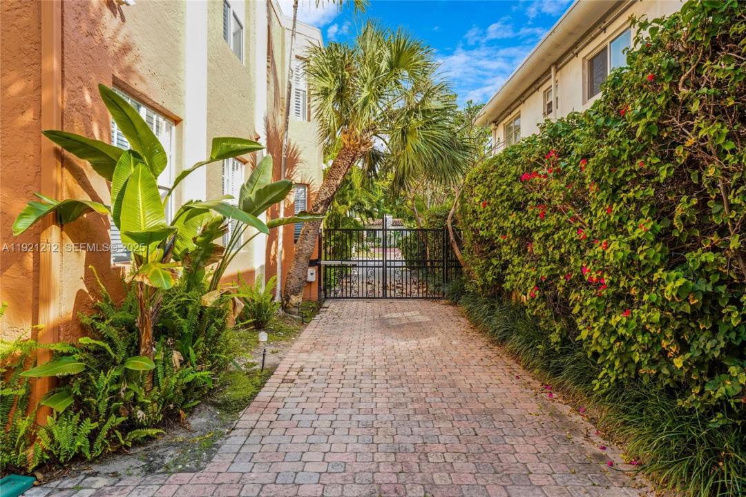 2870 Pine Tree Dr 3, Miami Beach, فلوريدا 33140, الولايات المتحدة
