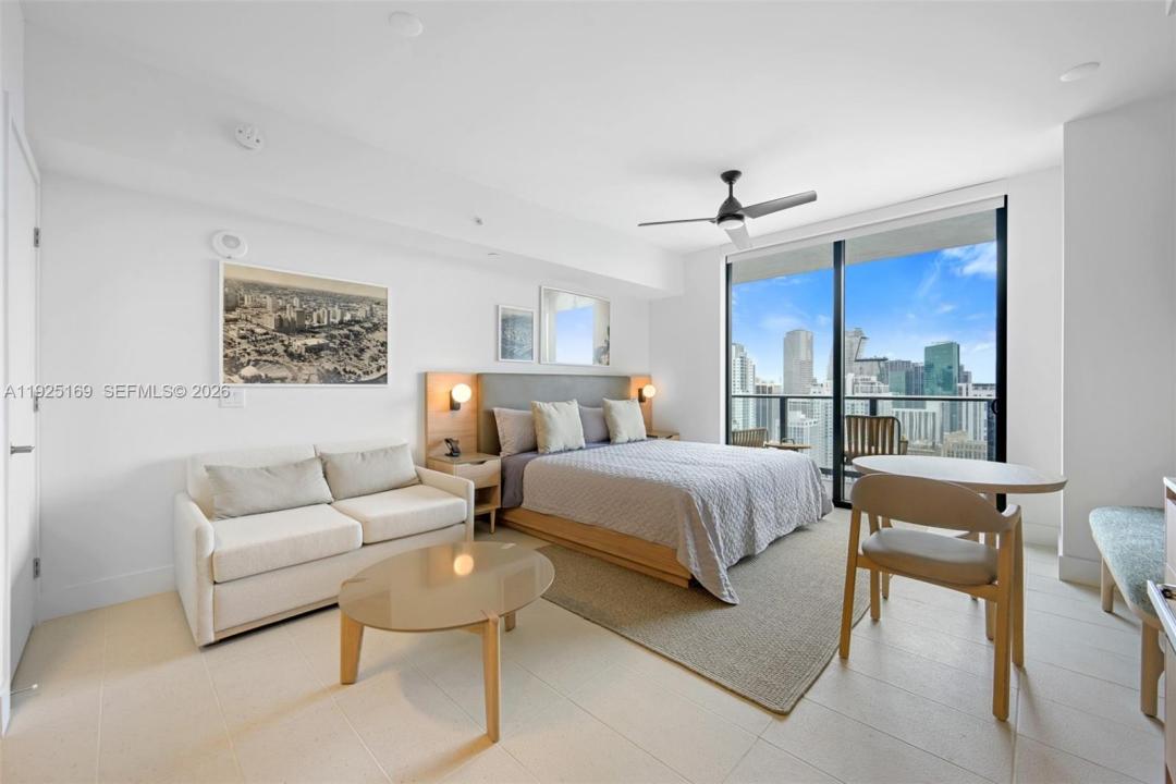 159 NE 6th St 3810, Miami, Floride 33132, États-Unis