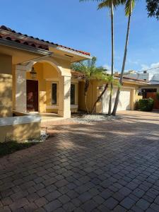 2015 Arch Creek Dr hse, North Miami, Florida 33181