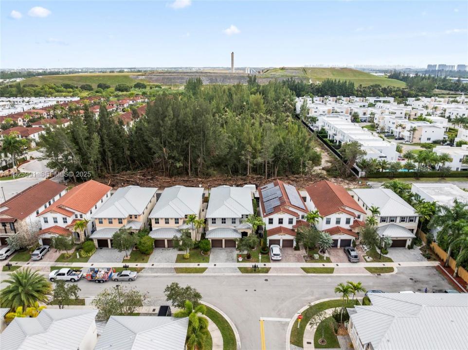 6933 NW 104th Ct, Doral, Florida 33178, USA