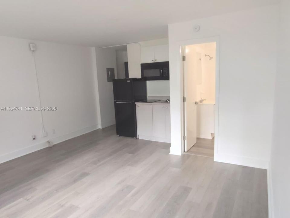 143 SW 9th St 203, Miami, Floryda 33130, USA