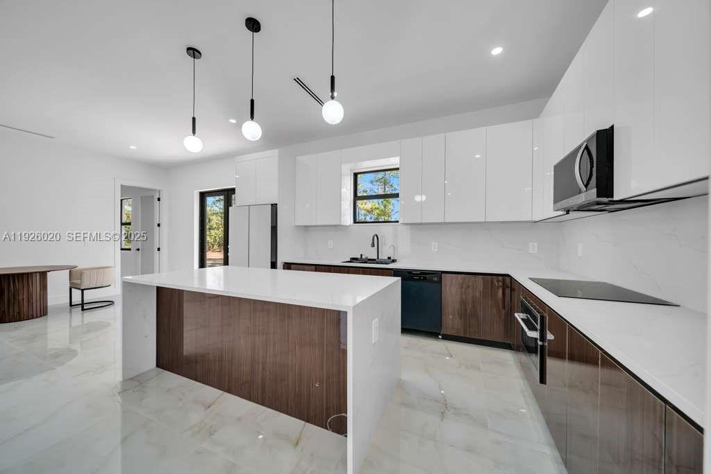 323 LONG AVE S, Lehigh Acres, فلوريدا 33974, الولايات المتحدة