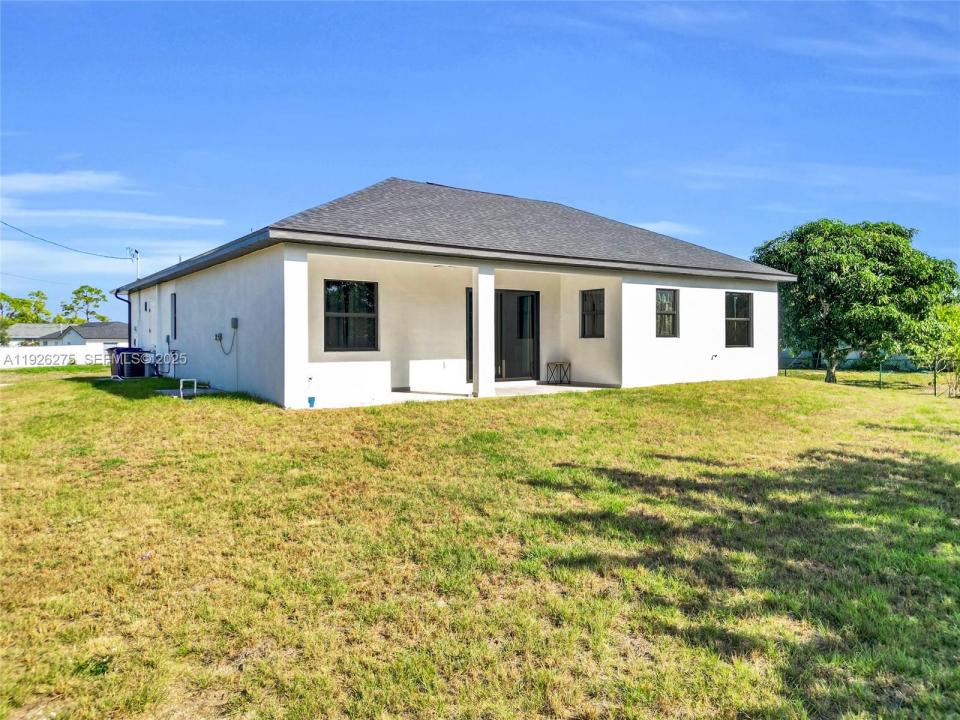 2250 10th Ter, Lehigh Acres, Florida 33936