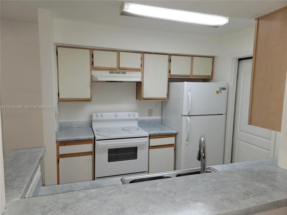 2420 NW 33rd St 1011, Oakland Park, Florida 33309, Amerika Birleşik Devletleri