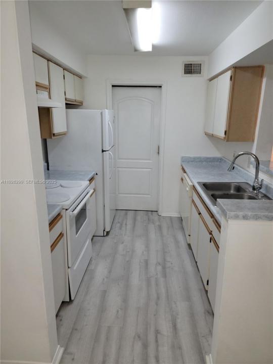 2420 NW 33rd St 1011, Oakland Park, Florida 33309, Amerika Birleşik Devletleri