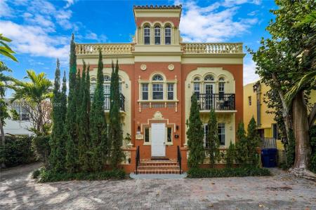 2870 Pine Tree Dr 3, Miami Beach, Florida 33140, USA