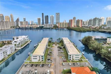 3922 NE 166th St S105, North Miami Beach, Florida 33160, USA